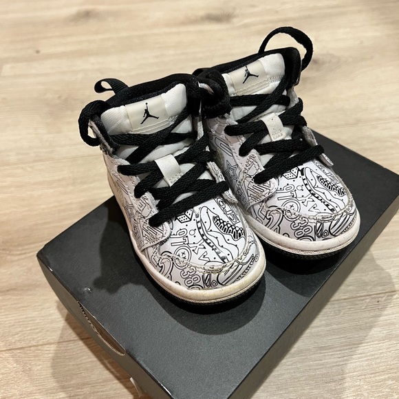 Nike Jordan 1 Mid SE toddler 5C - Picture 6 of 6